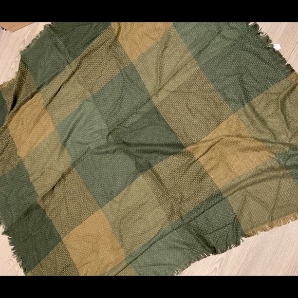 New! Blanket Scarf Olive Green and Tan - Picture 2 of 6
